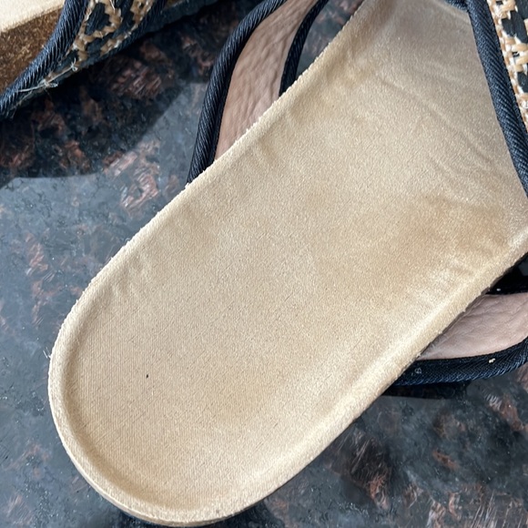 Avon Unisex Comfort Crisscross Printed Sandals Size 9 - Picture 8 of 8